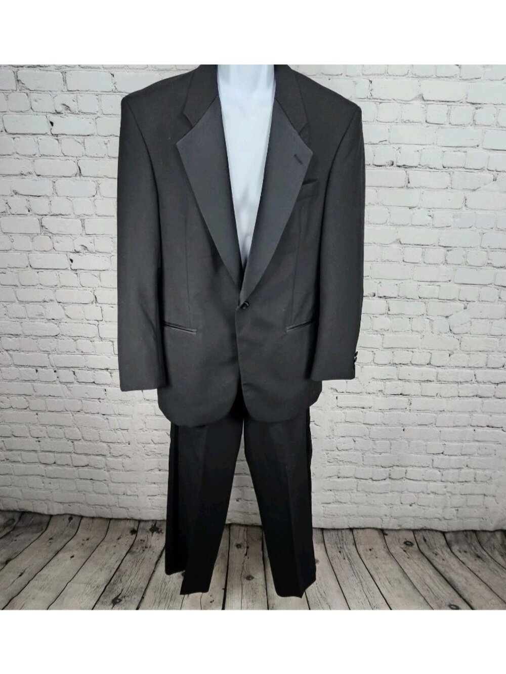 Doni Barassi Black Notch 1 Button Tuxedo Full Suit 2 Piece Set 38R/30R (30x29.5)